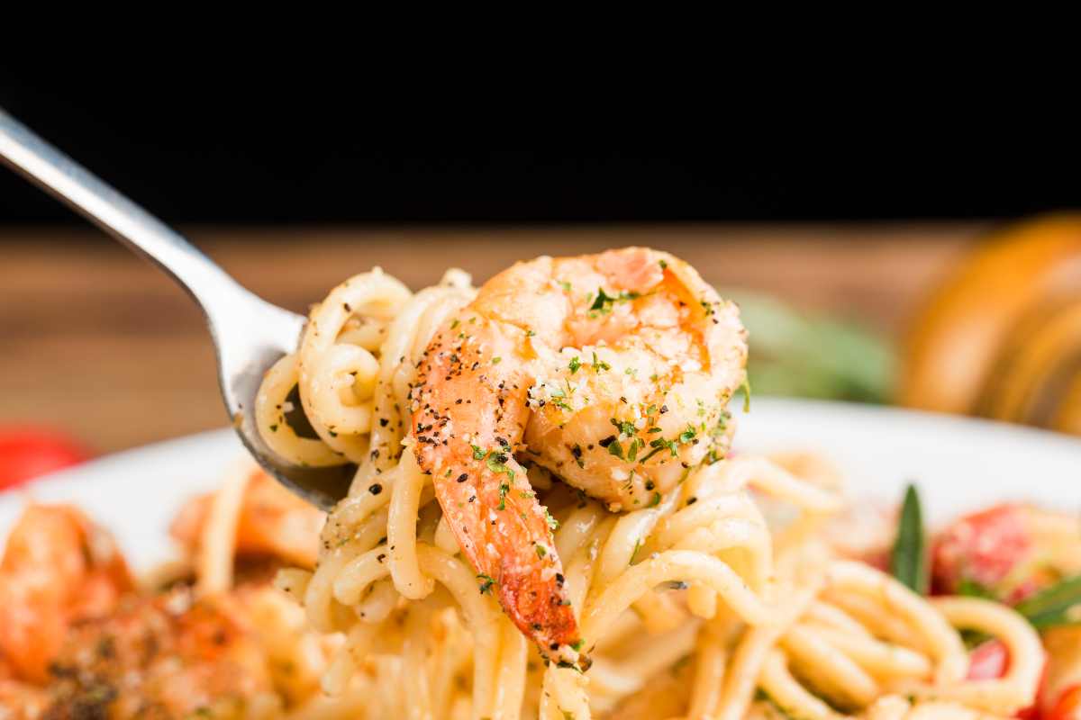 ricetta pasta con gamberi e zucchine