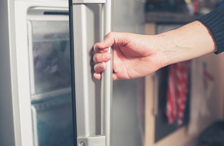 Come togliere le macchie dal frigorifero