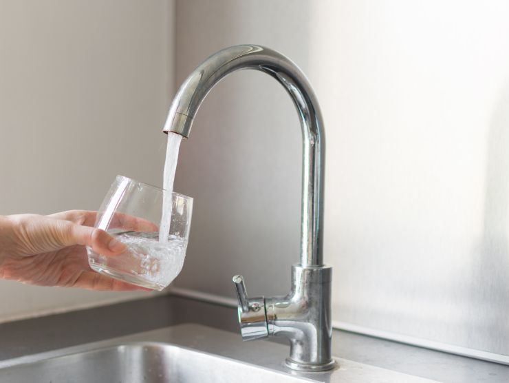 Eliminare microplastiche acqua rubinetto